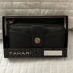 🔥🔥🔥NWT Tahari Black Vegan Leather 3 Section Wallet/Wristlet w/Strap NIB